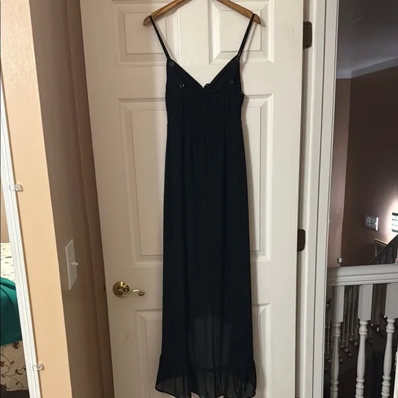 Elegant Black Strapless Dress - Picture 2 of 7